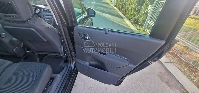 Peugeot 5008 1.6 HDI