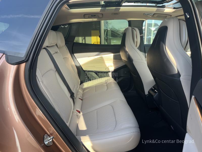 Lynk & Co 08 MORE PHEV