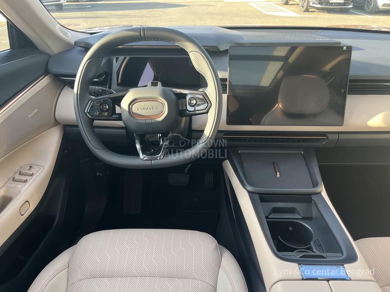 Lynk & Co 08 MORE PHEV