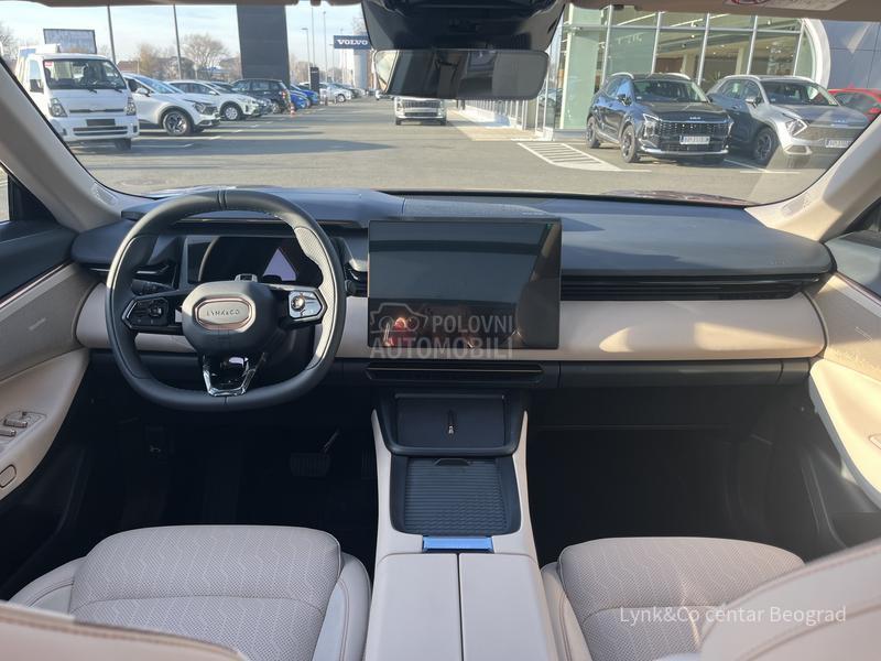 Lynk & Co 08 MORE PHEV