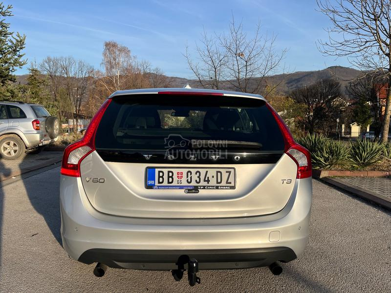 Volvo V60 1.6 T3 MOMENTUM