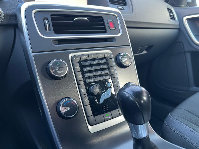 Volvo V60 1.6 T3 MOMENTUM