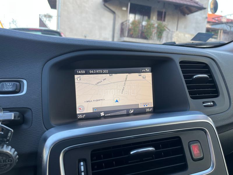 Volvo V60 1.6 T3 MOMENTUM