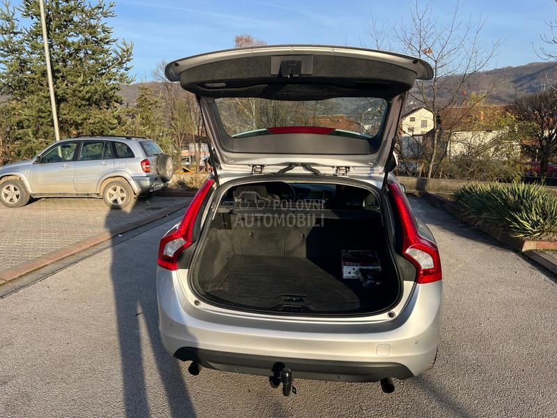 Volvo V60 1.6 T3 MOMENTUM