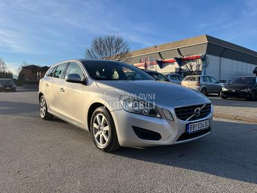 Volvo V60 1.6 T3 MOMENTUM