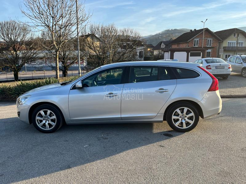 Volvo V60 1.6 T3 MOMENTUM