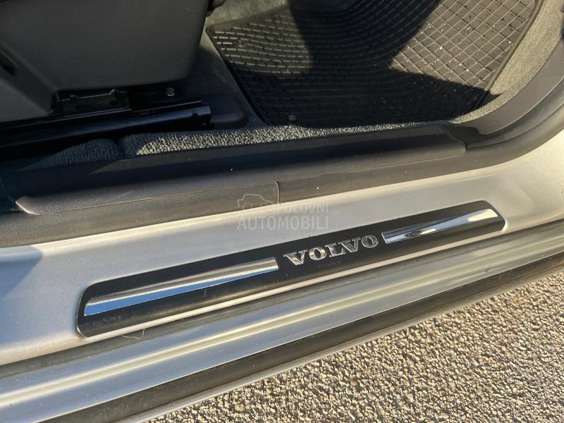 Volvo V60 1.6 T3 MOMENTUM