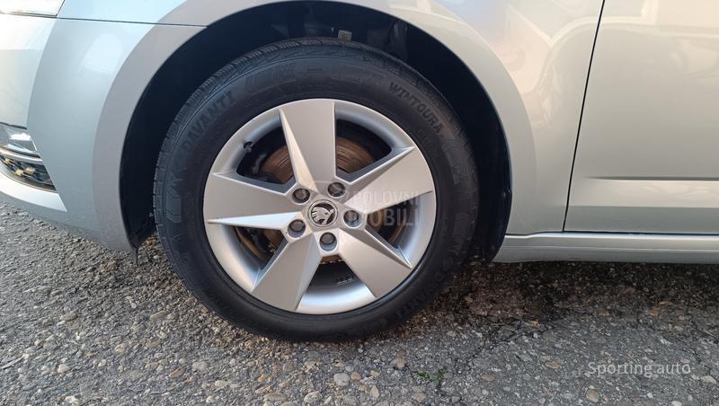 Škoda Octavia 1.6 TDI STYLE