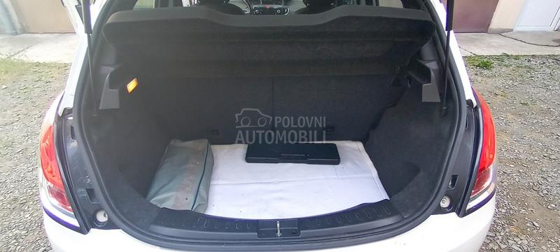 Lancia Ypsilon 1,3 lanac 4 cilindra