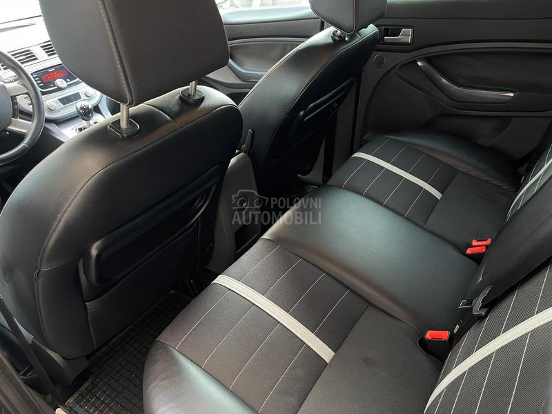 Ford Kuga TDCI/4X4/TITANIUM