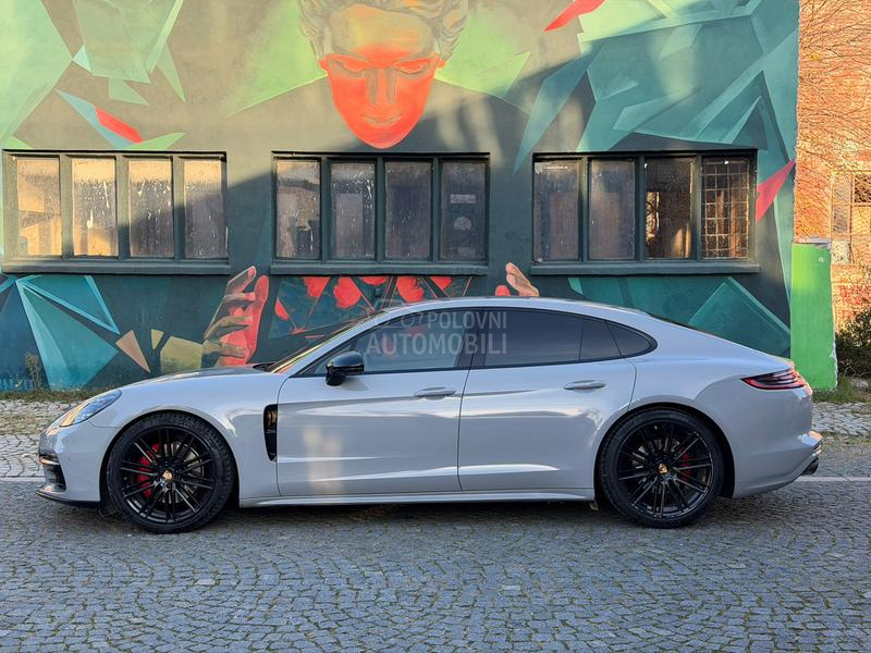 Porsche Panamera 4S Sport Chrono