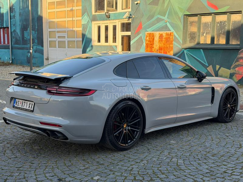 Porsche Panamera 4S Sport Chrono