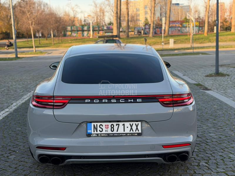 Porsche Panamera 4S Sport Chrono