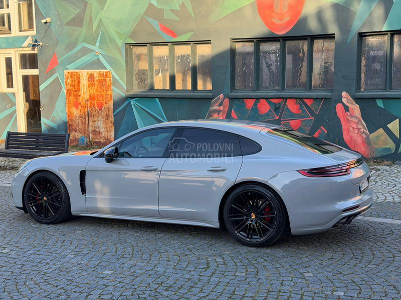 Porsche Panamera 4S Sport Chrono