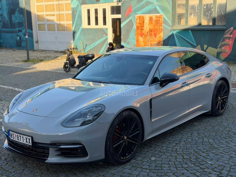 Porsche Panamera 4S Sport Chrono