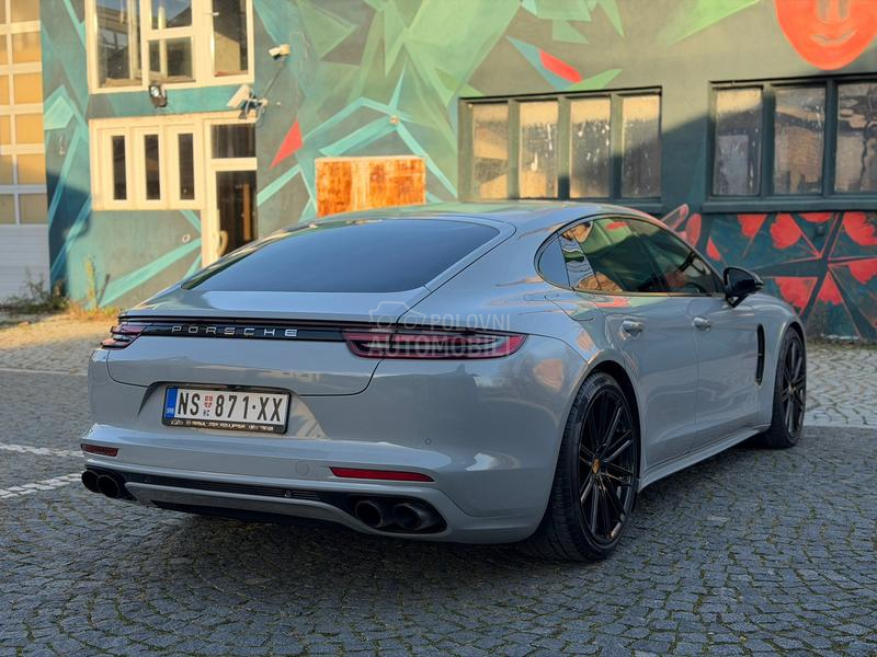 Porsche Panamera 4S Sport Chrono