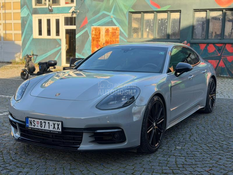 Porsche Panamera 4S Sport Chrono