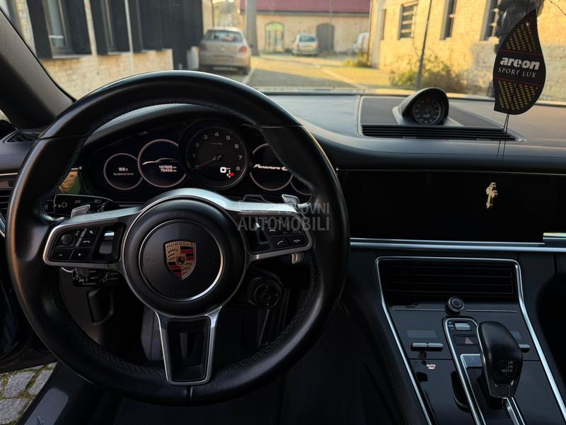 Porsche Panamera 4S Sport Chrono