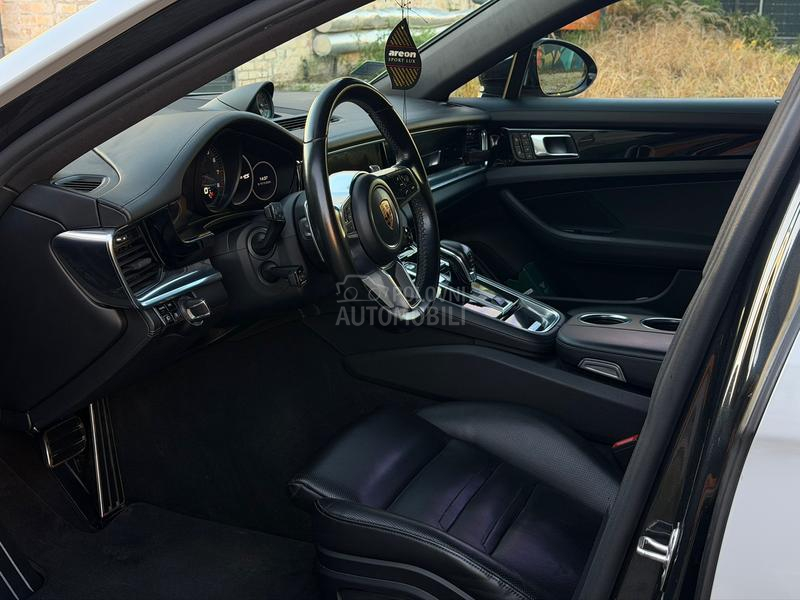 Porsche Panamera 4S Sport Chrono