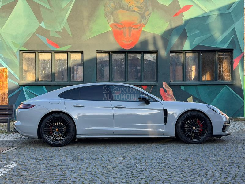 Porsche Panamera 4S Sport Chrono