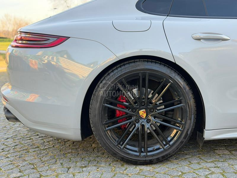Porsche Panamera 4S Sport Chrono