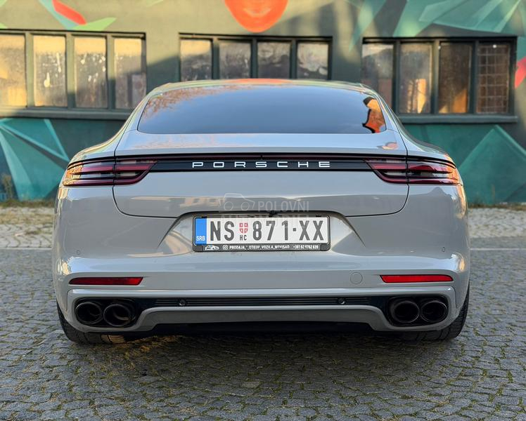 Porsche Panamera 4S Sport Chrono