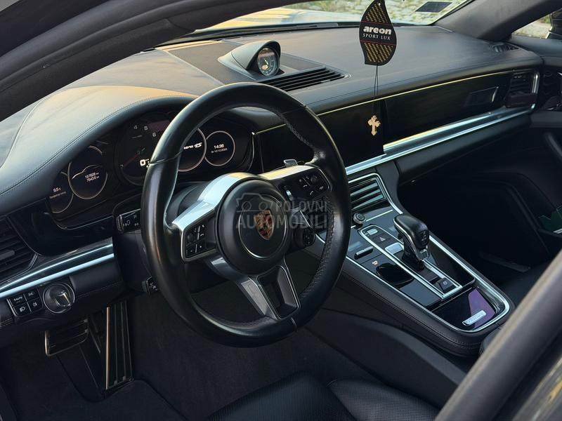 Porsche Panamera 4S Sport Chrono