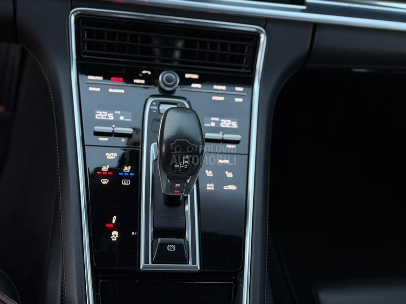 Porsche Panamera 4S Sport Chrono
