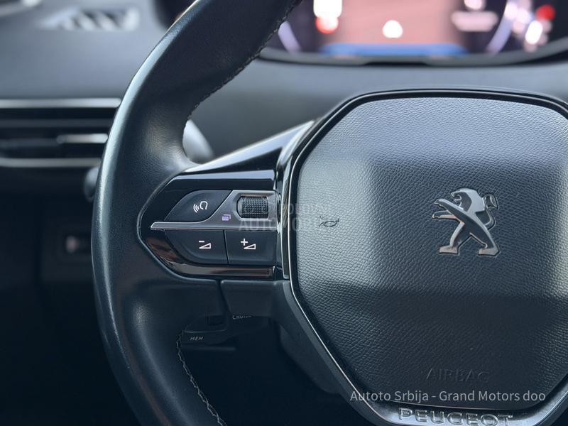 Peugeot 3008 1.2 PureTech ALLURE