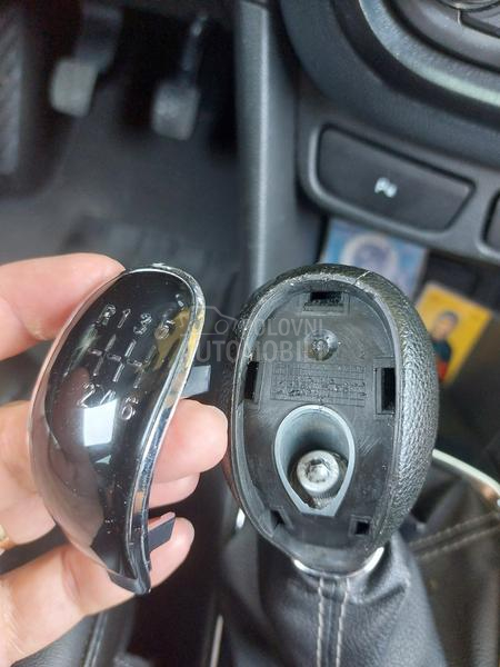 Rucica menjaca sa kozicom