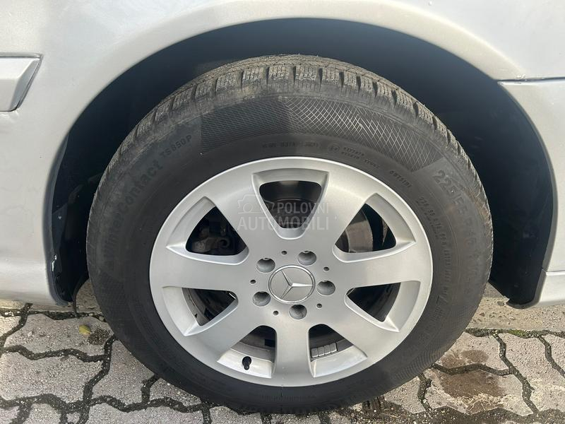 Mercedes Benz E 220 pogrebno