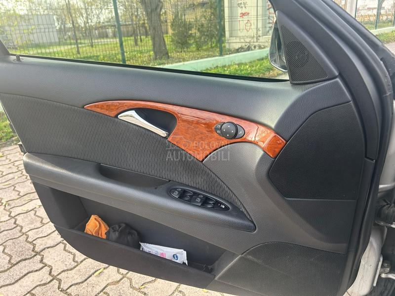 Mercedes Benz E 220 pogrebno