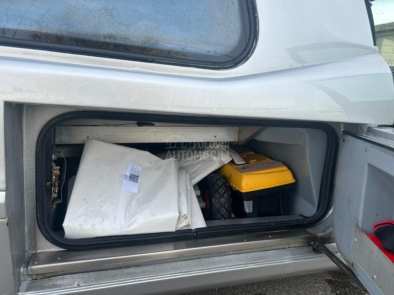 Mercedes Benz E 220 pogrebno