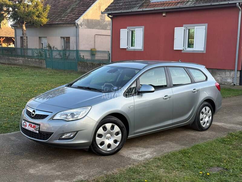 Opel Astra J 1.4 NA.VI