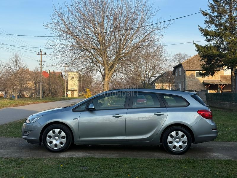 Opel Astra J 1.4 NA.VI