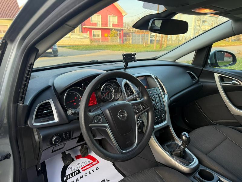 Opel Astra J 1.4 NA.VI