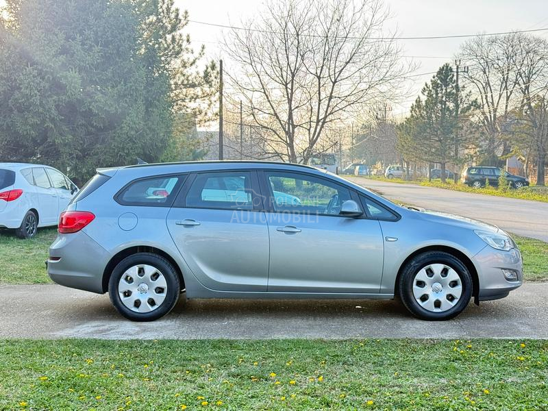 Opel Astra J 1.4 NA.VI