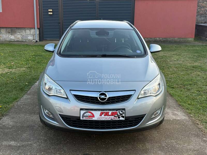 Opel Astra J 1.4 NA.VI