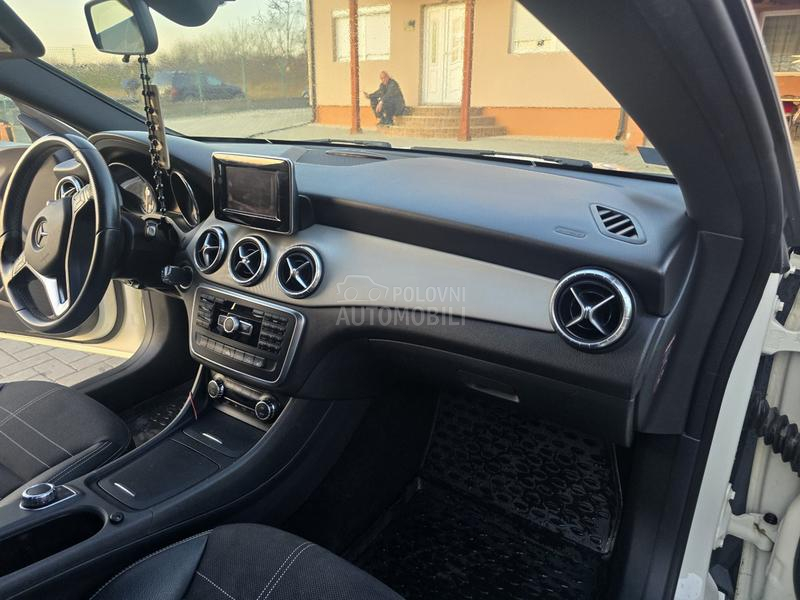 Mercedes Benz CLA 200 