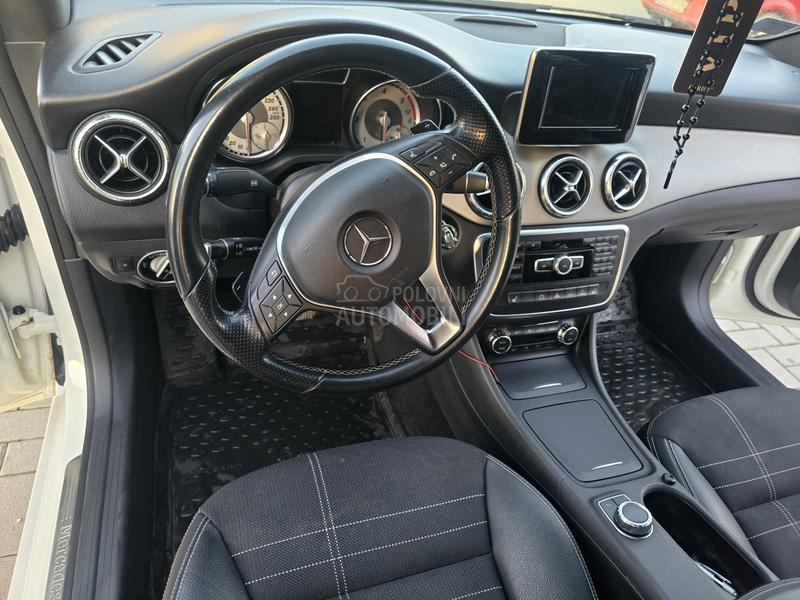 Mercedes Benz CLA 200 