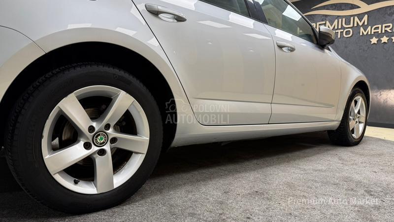 Škoda Octavia //1.6 TDI/DSG//NOV