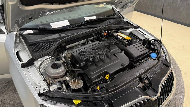 Škoda Octavia //1.6 TDI/DSG//NOV