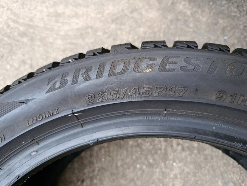 Bridgestone 225/45 R17 Zimska