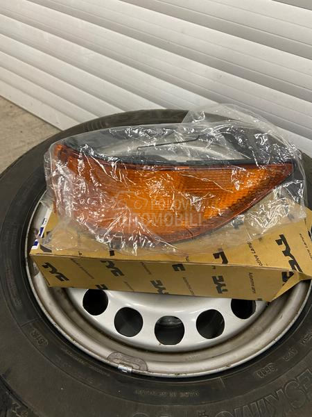 nov odpakovan  radi slikanja