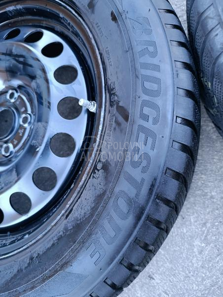 Bridgestone 215/65 R17 Zimska