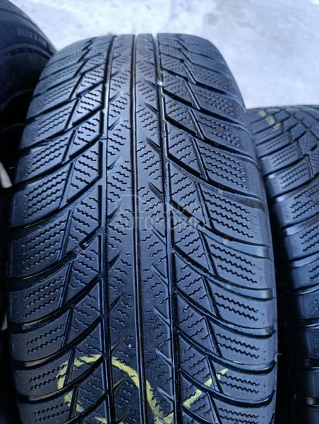 Bridgestone 215/65 R17 Zimska