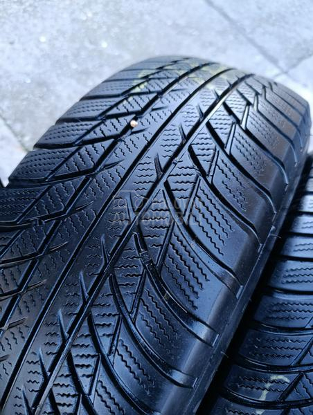 Bridgestone 215/65 R17 Zimska