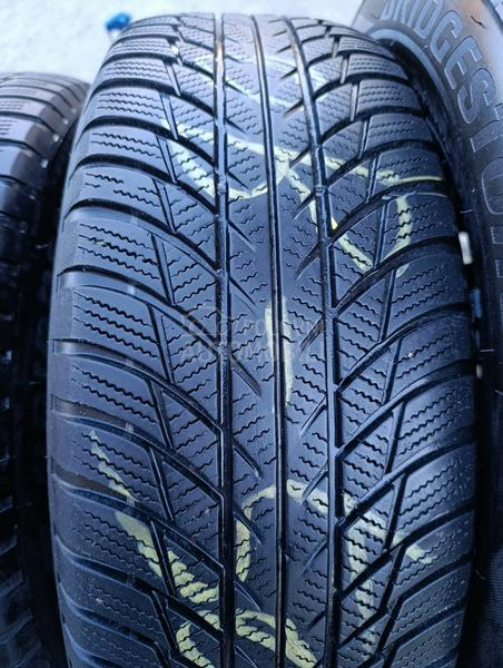 Bridgestone 215/65 R17 Zimska