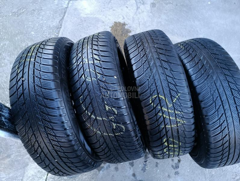 Bridgestone 215/65 R17 Zimska
