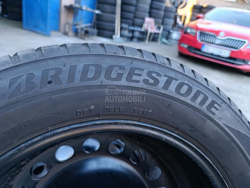 Bridgestone 215/65 R17 Zimska